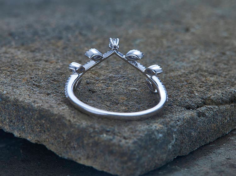 Art Deco Wedding Band Vintage Floral Ring Milgrain Curve V Ring Unique leaf ring CZ Diamond Wedding Band Sterling Silver White Gold Plated