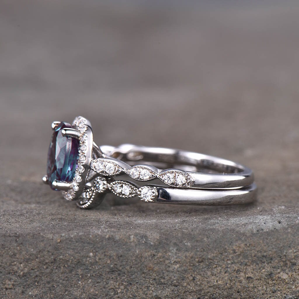 Oval Alexandrite Ring, Sterling Silver Ring, Alexandrite Wedding Ring Set, Engagement Ring, Promise Ring, Color Changing Stone, Gift for Her