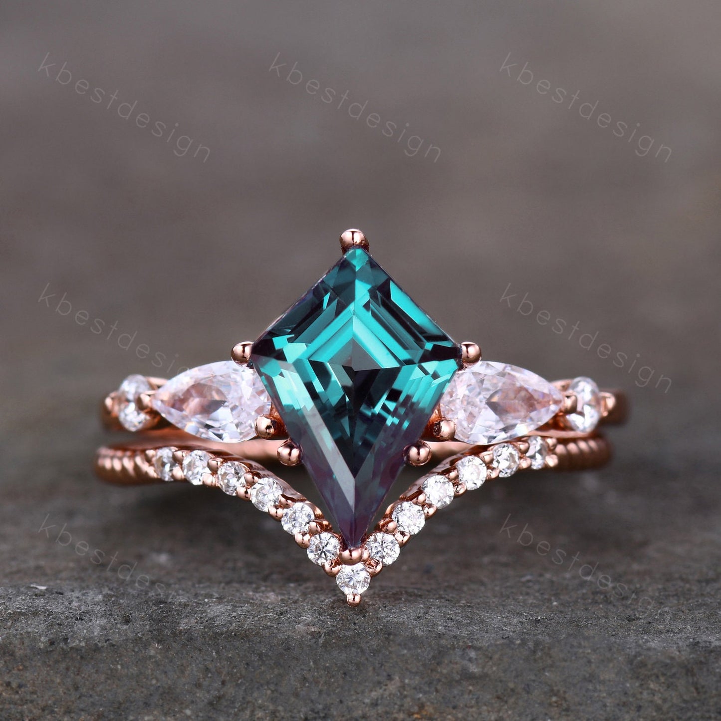 Vintage kite cut alexandrite engagement ring set rose gold pear shaped wedding ring for women unique curved stacking band bridal wedding set