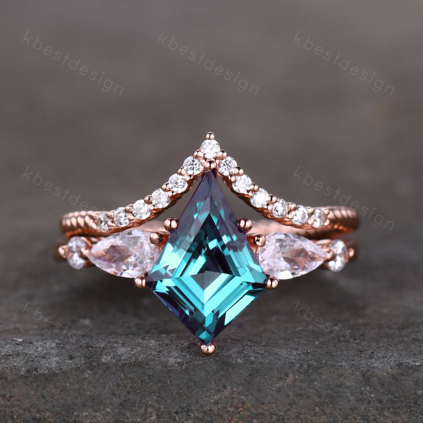 Vintage kite cut alexandrite engagement ring set rose gold pear shaped wedding ring for women unique curved stacking band bridal wedding set