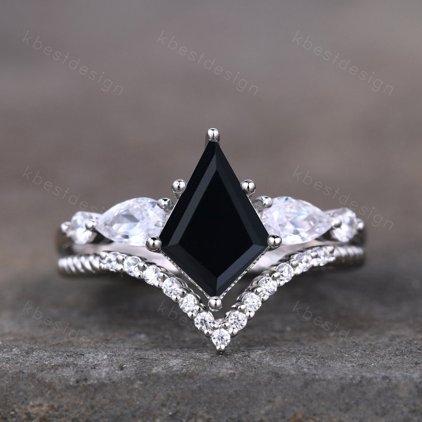 Vintage kite cut black onyx engagement ring set unique pear shaped moissanite wedding rings for women art deco bridal wedding ring set