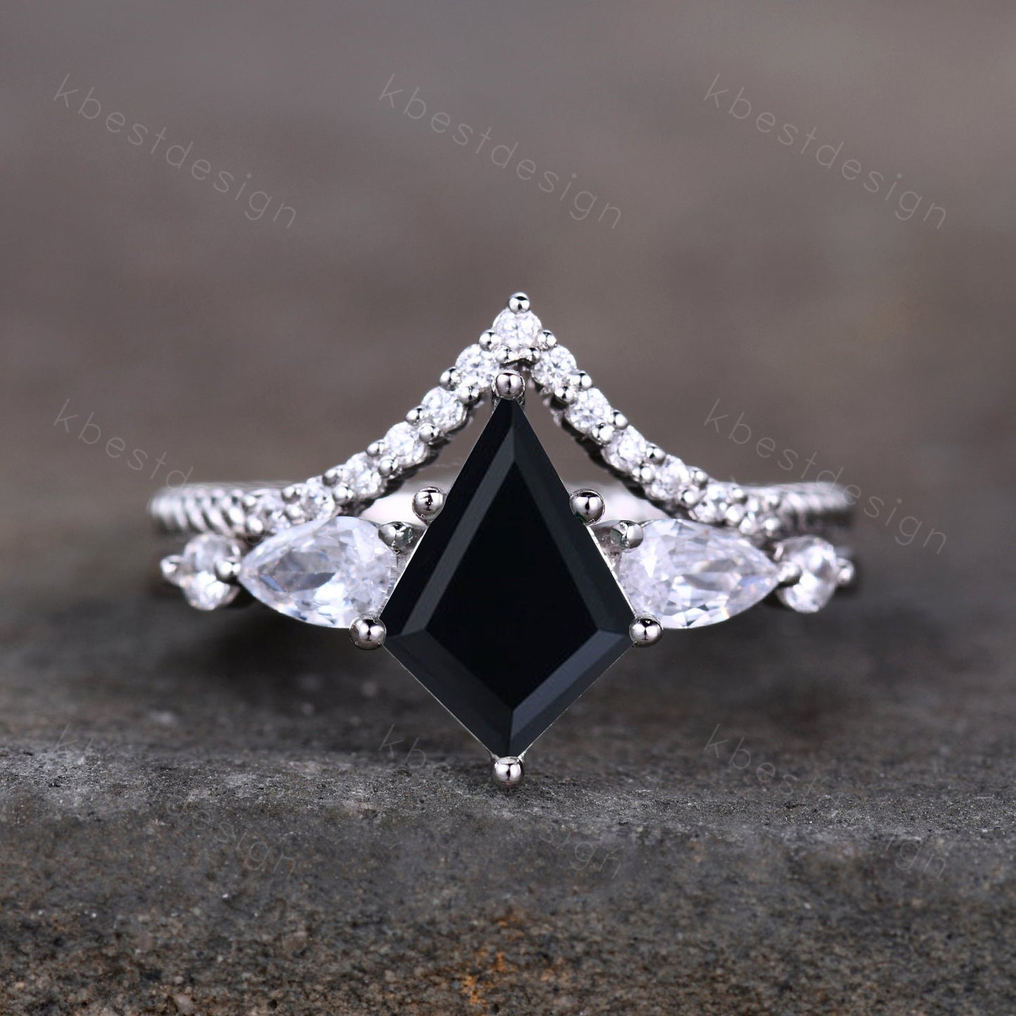 Vintage kite cut black onyx engagement ring set unique pear shaped moissanite wedding rings for women art deco bridal wedding ring set