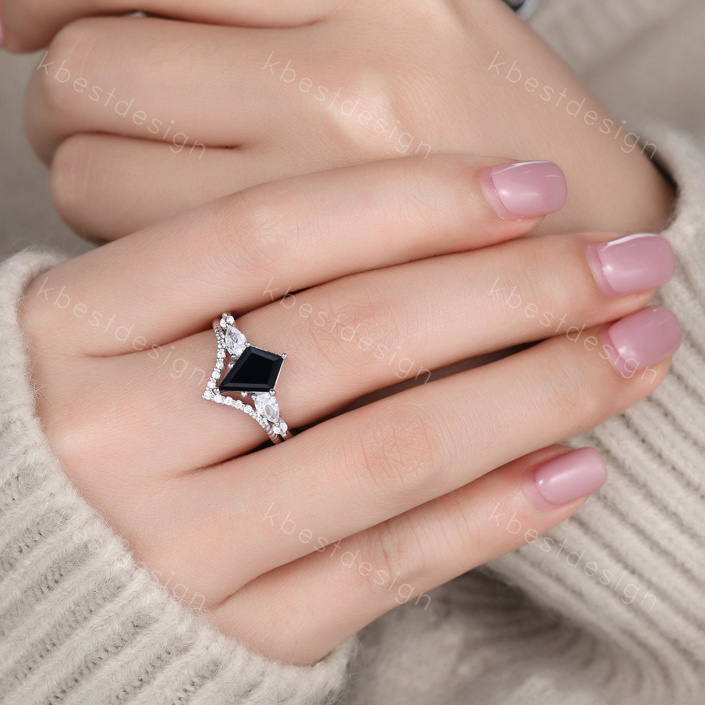 Vintage kite cut black onyx engagement ring set unique pear shaped moissanite wedding rings for women art deco bridal wedding ring set