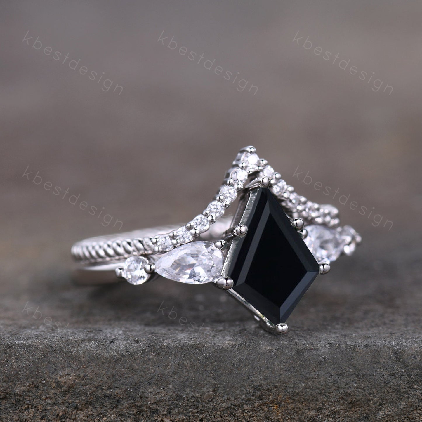 Vintage kite cut black onyx engagement ring set unique pear shaped moissanite wedding rings for women art deco bridal wedding ring set