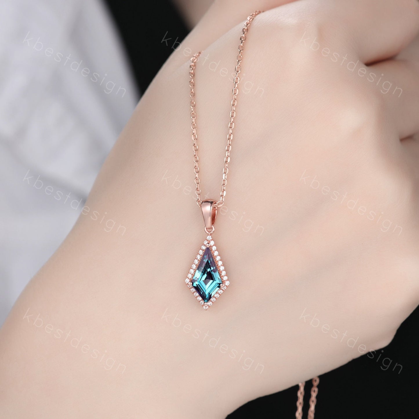 Kite Shaped Alexandrite Necklace For Women Vintage Unique Moissanite/Diamond Halo Pendant Necklace June Birthstone Necklace Anniversary Gift