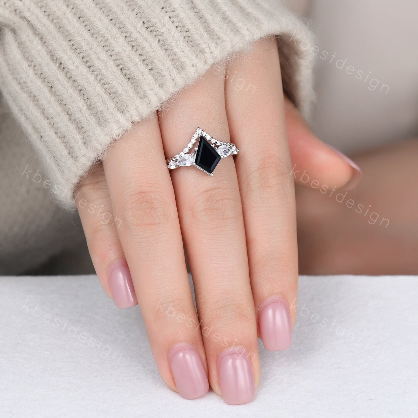 Vintage kite cut black onyx engagement ring set unique pear shaped moissanite wedding rings for women art deco bridal wedding ring set