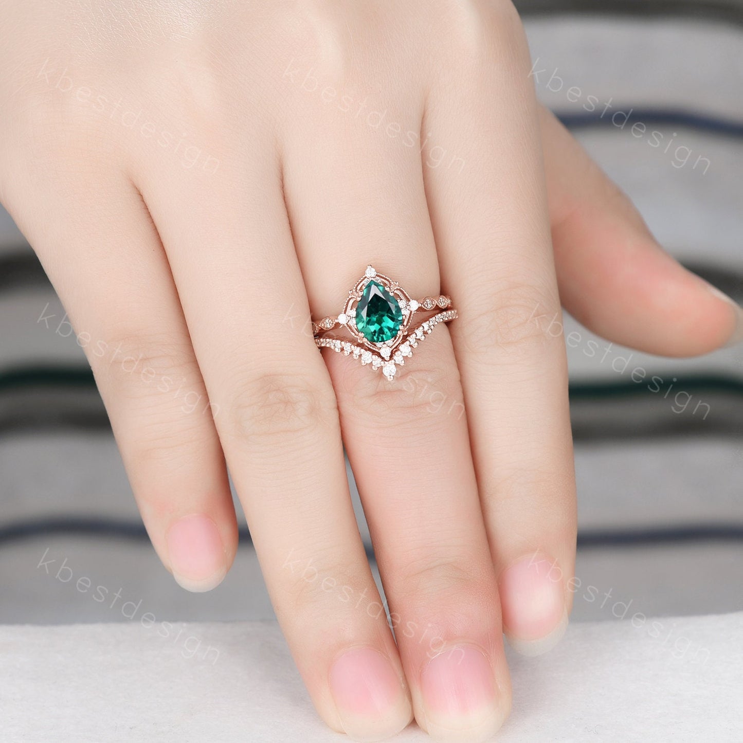 Vintage emerald engagement ring set rose gold emerald ring unique curved Moissanite stacking band pear shaped bridal set Promise ring