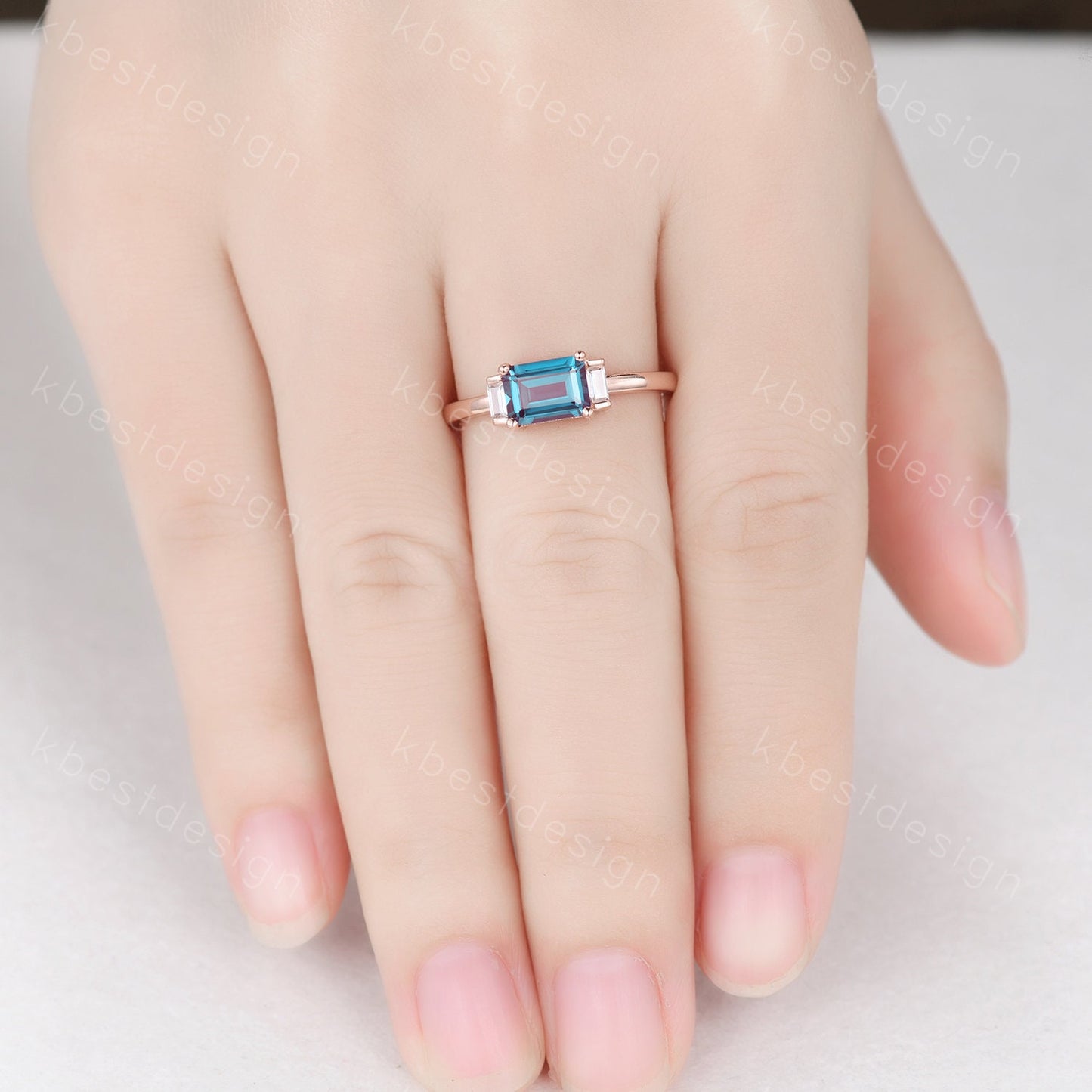 Vintage Emerald Cut East West Alexandrite Ring Rose Gold Alexandrite Engagement Ring Baguette Moissanite Ring for Women Anniversary Gifts