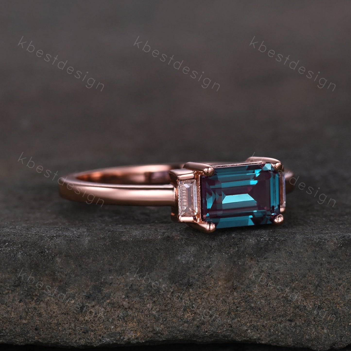 Vintage Emerald Cut East West Alexandrite Ring Rose Gold Alexandrite Engagement Ring Baguette Moissanite Ring for Women Anniversary Gifts