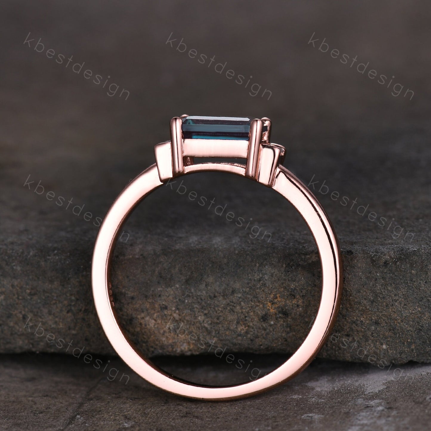 Vintage Emerald Cut East West Alexandrite Ring Rose Gold Alexandrite Engagement Ring Baguette Moissanite Ring for Women Anniversary Gifts