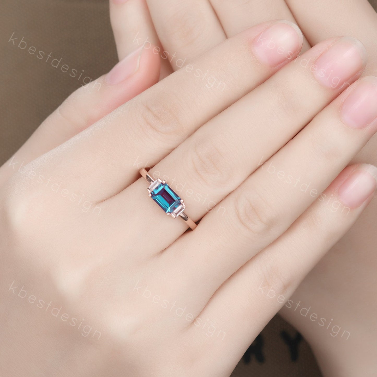 Vintage Emerald Cut East West Alexandrite Ring Rose Gold Alexandrite Engagement Ring Baguette Moissanite Ring for Women Anniversary Gifts