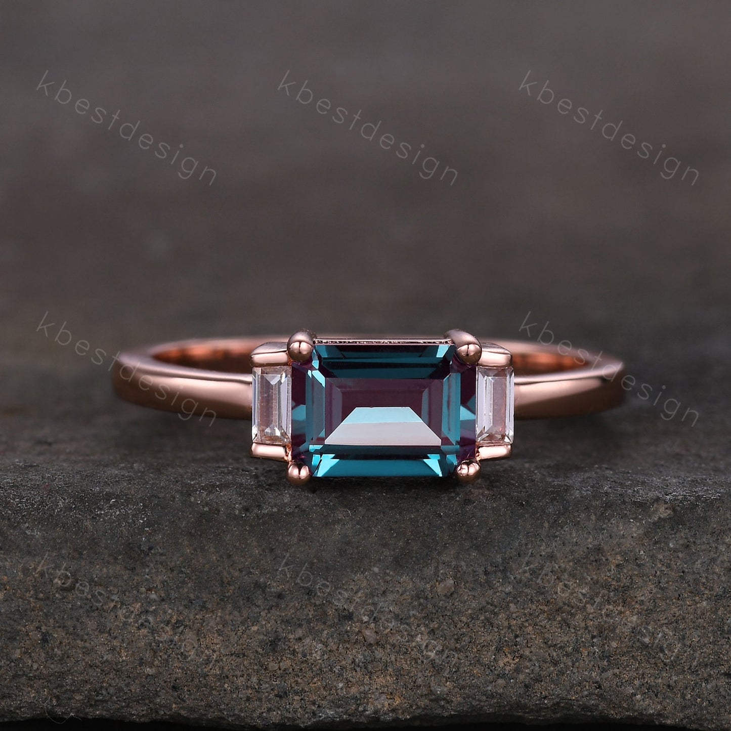 Vintage Emerald Cut East West Alexandrite Ring Rose Gold Alexandrite Engagement Ring Baguette Moissanite Ring for Women Anniversary Gifts