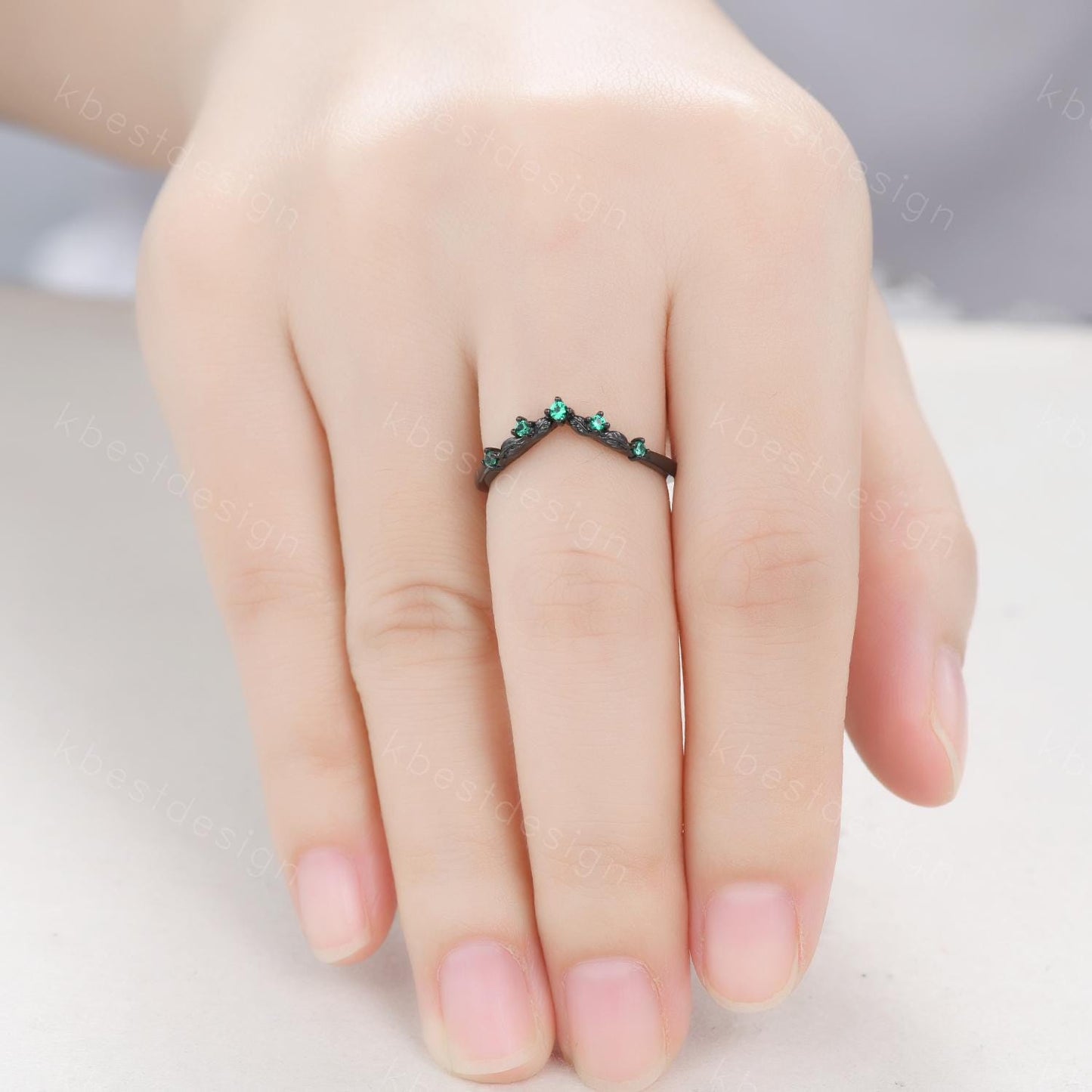 Vintage Curved Emerald Wedding Band Black Gold Stacking Band Unique Leaf Style Matching Band for Women Nature Inspired Ring Anniversary Gift