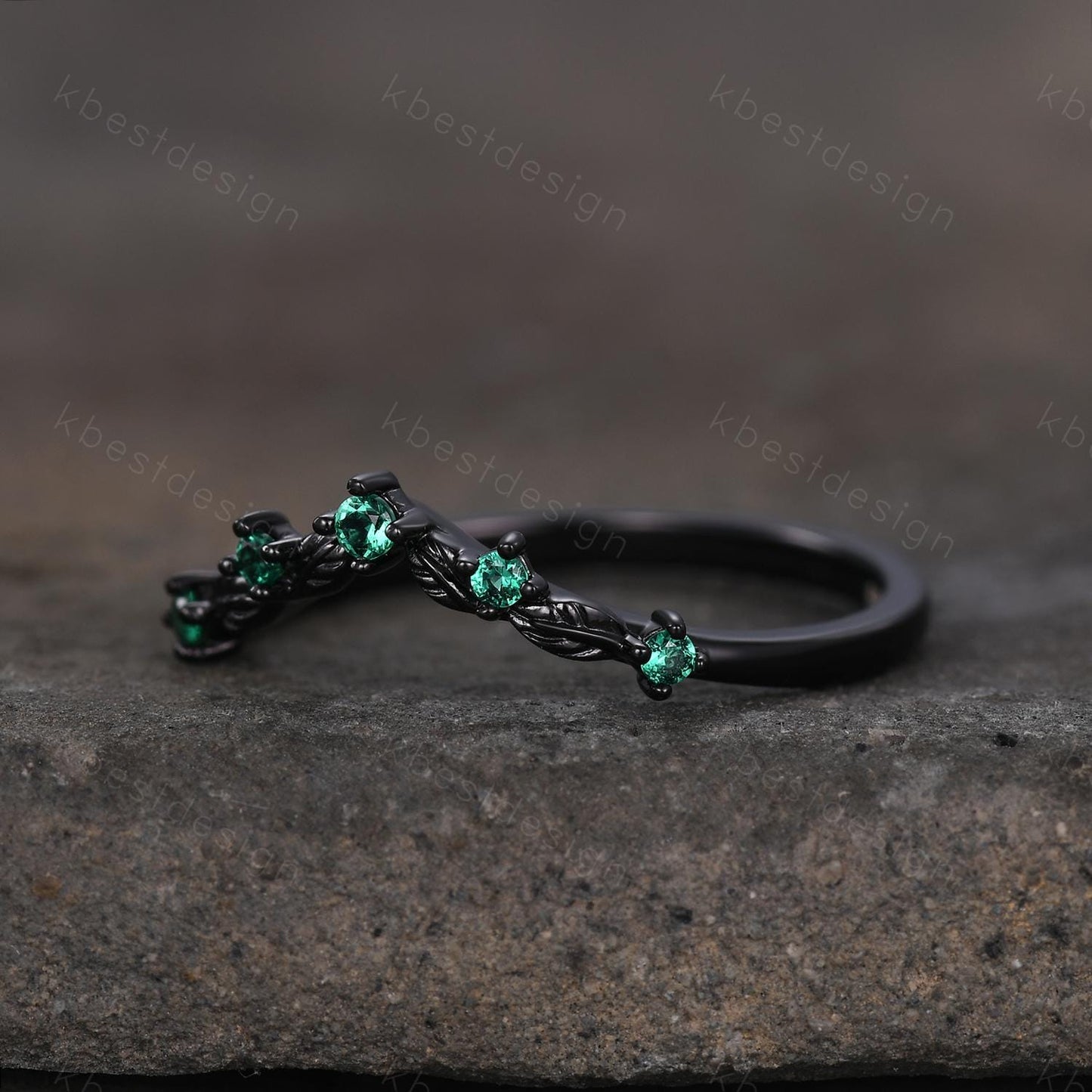 Vintage Curved Emerald Wedding Band Black Gold Stacking Band Unique Leaf Style Matching Band for Women Nature Inspired Ring Anniversary Gift