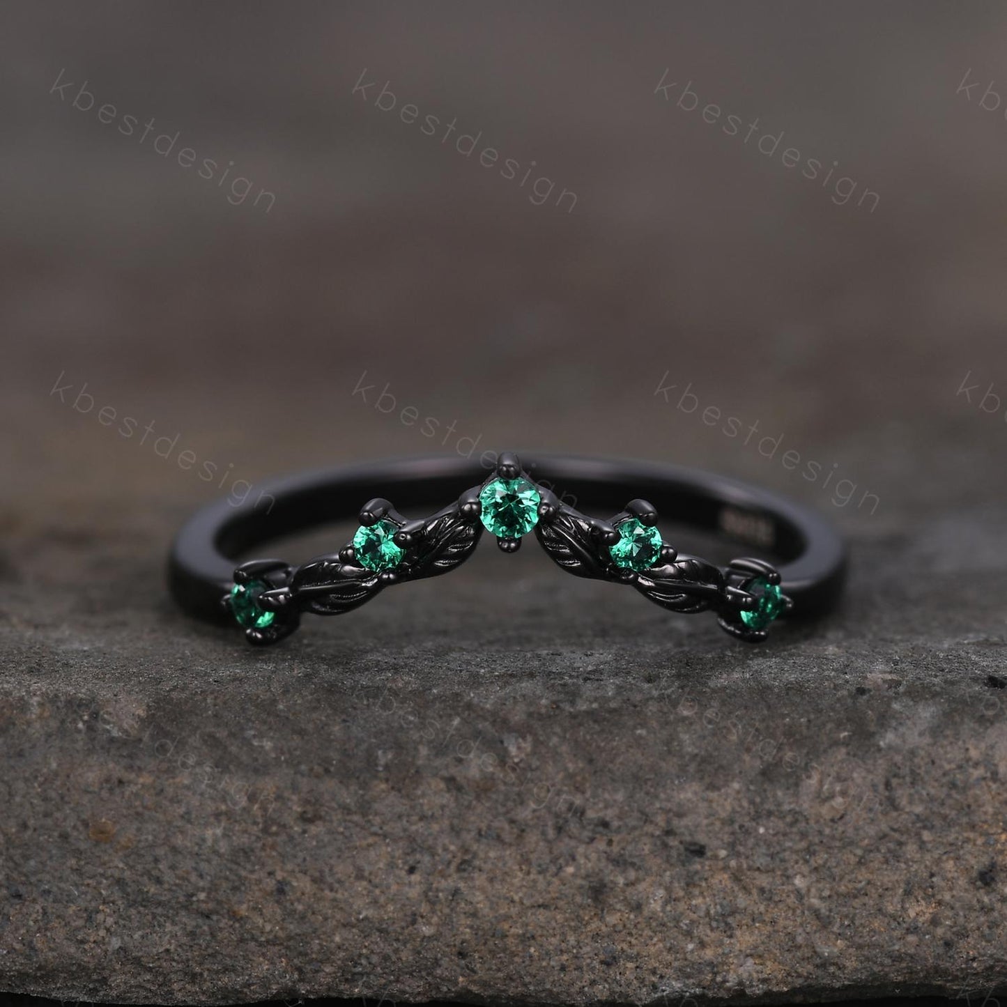 Vintage Curved Emerald Wedding Band Black Gold Stacking Band Unique Leaf Style Matching Band for Women Nature Inspired Ring Anniversary Gift