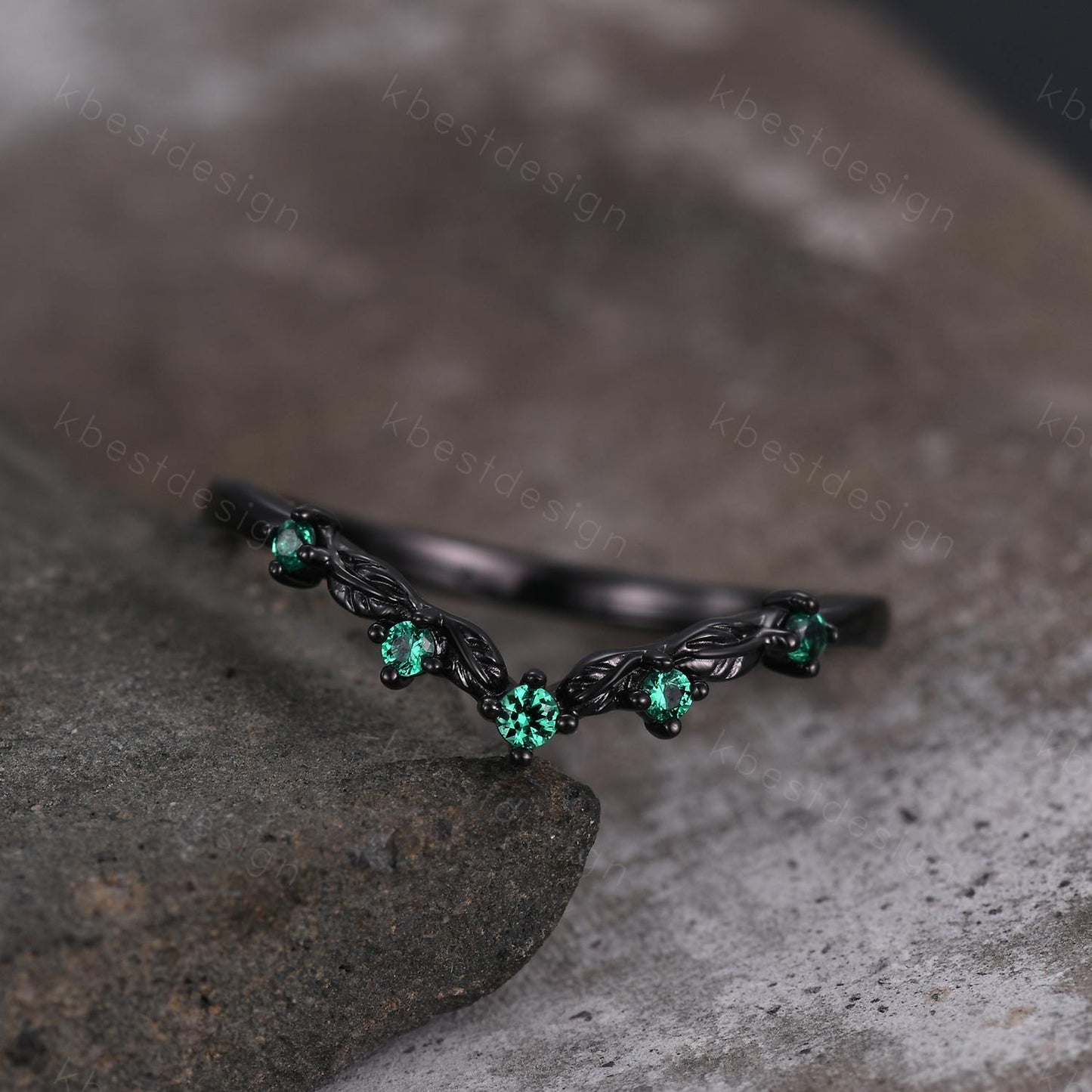 Vintage Curved Emerald Wedding Band Black Gold Stacking Band Unique Leaf Style Matching Band for Women Nature Inspired Ring Anniversary Gift