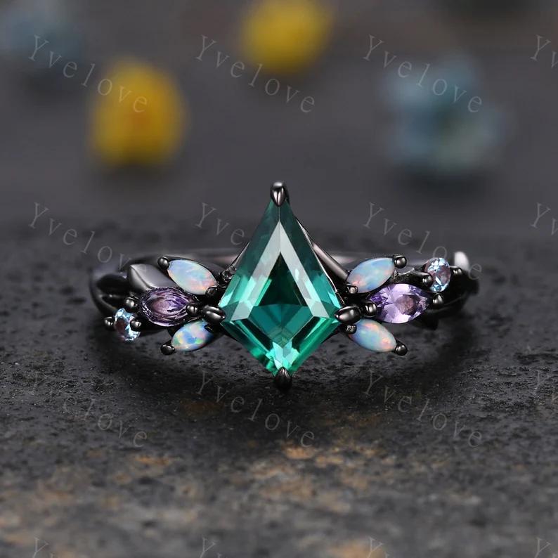 Green Emerald Couple Rings Black Gold His and Hers Wedding Band Birthstone Couple Ring Set Green Gems Couple ring Gothic Bridal Promise Gift