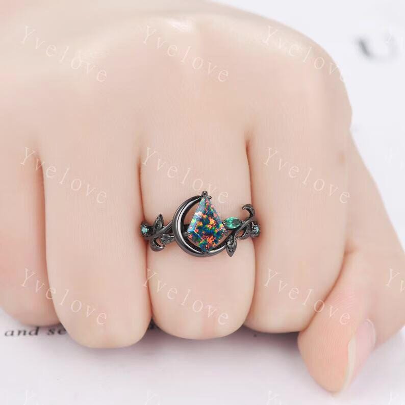 Kite Cut Black Fire Opal Engagement Ring Set Moon Star 925 Silver Band Green Emerald Bridal Ring Promise Ring Opal Jewellery Gifts For Her