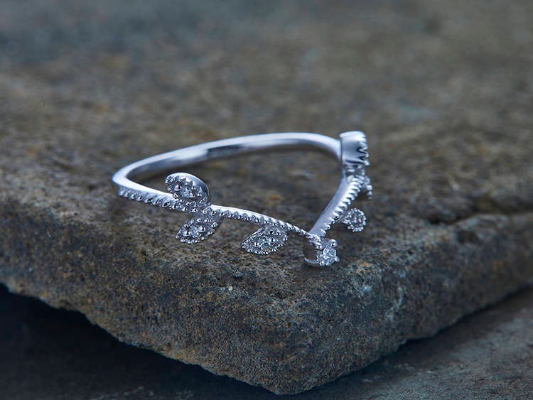 Art Deco Wedding Band Vintage Floral Ring Milgrain Curve V Ring Unique leaf ring CZ Diamond Wedding Band Sterling Silver White Gold Plated