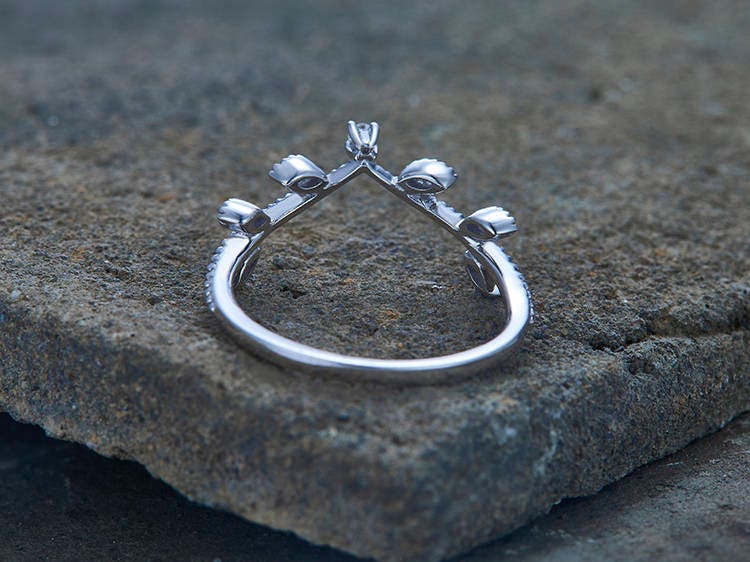 Art Deco Wedding Band Vintage Floral Ring Milgrain Curve V Ring Unique leaf ring CZ Diamond Wedding Band Sterling Silver White Gold Plated