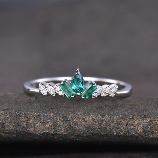 Silver Emerald Ring, Promise ring, Emerald wedding ring, May birthstone, Women Wedding Ring, Promise Ring, Green Ring Emerald Ring For Women