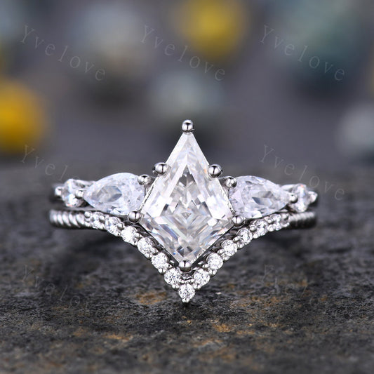 Vintage Kite Cut Moissanite Engagement Ring Set,Pear Cut Moissanite Gem Ring For Women,Unique bridal Wedding Band,14K White Gold,Custom Ring