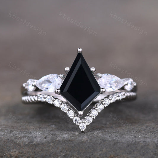 Vintage kite cut black onyx engagement ring set unique pear shaped moissanite wedding rings for women art deco bridal wedding ring set