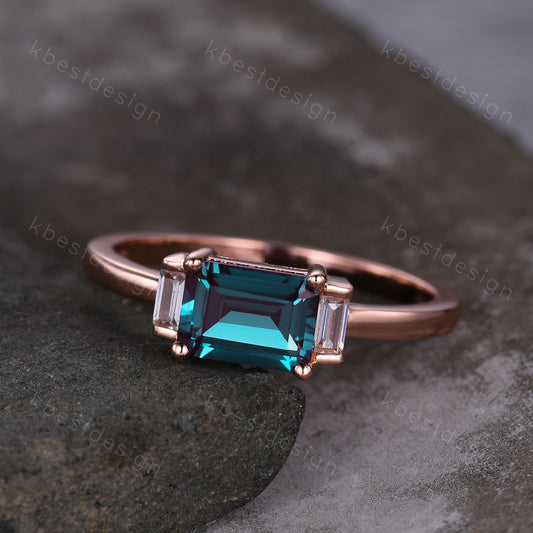 Vintage Emerald Cut East West Alexandrite Ring Rose Gold Alexandrite Engagement Ring Baguette Moissanite Ring for Women Anniversary Gifts