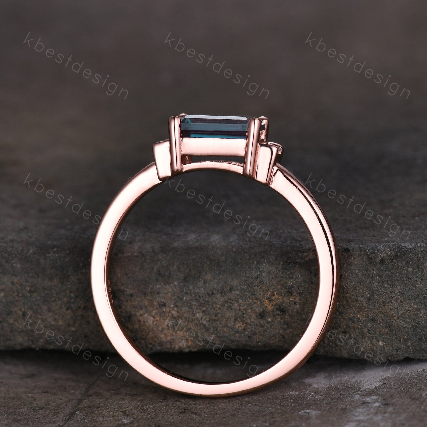 Vintage Emerald Cut East West Alexandrite Ring Rose Gold Alexandrite Engagement Ring Baguette Moissanite Ring for Women Anniversary Gifts