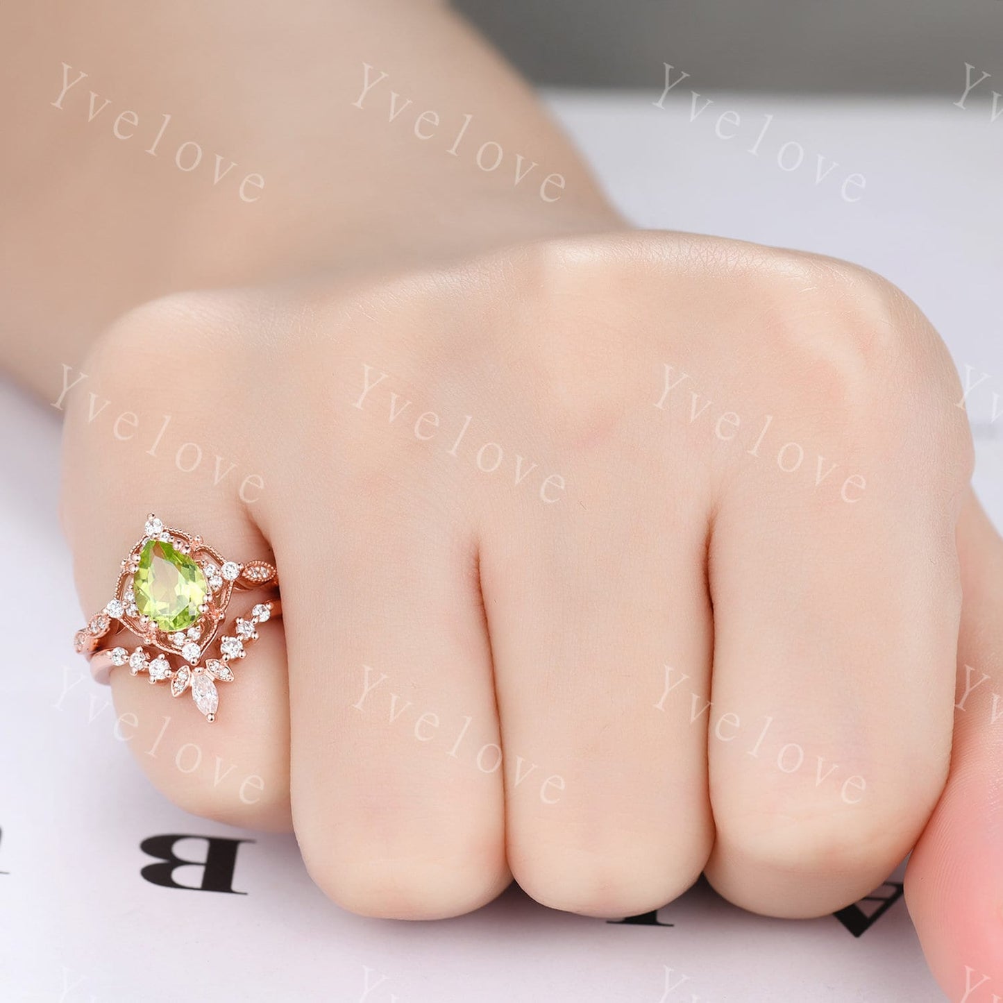 Vintage Green Peridot Ring Set,Pear Shape Peridot Ring,14K Solid Gold Ring,Unique Women Moissanite Promise Ring For Her,Handmade Gift