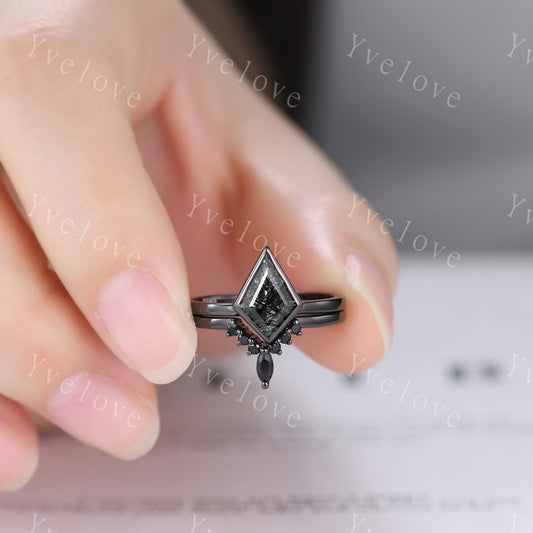 Black Gold Kite Cut Black Rutilated Quartz Engagement Ring Set,Witchy Black Wedding Ring Set,Black Promise Ring,Gothic Black Bridal Set Gift