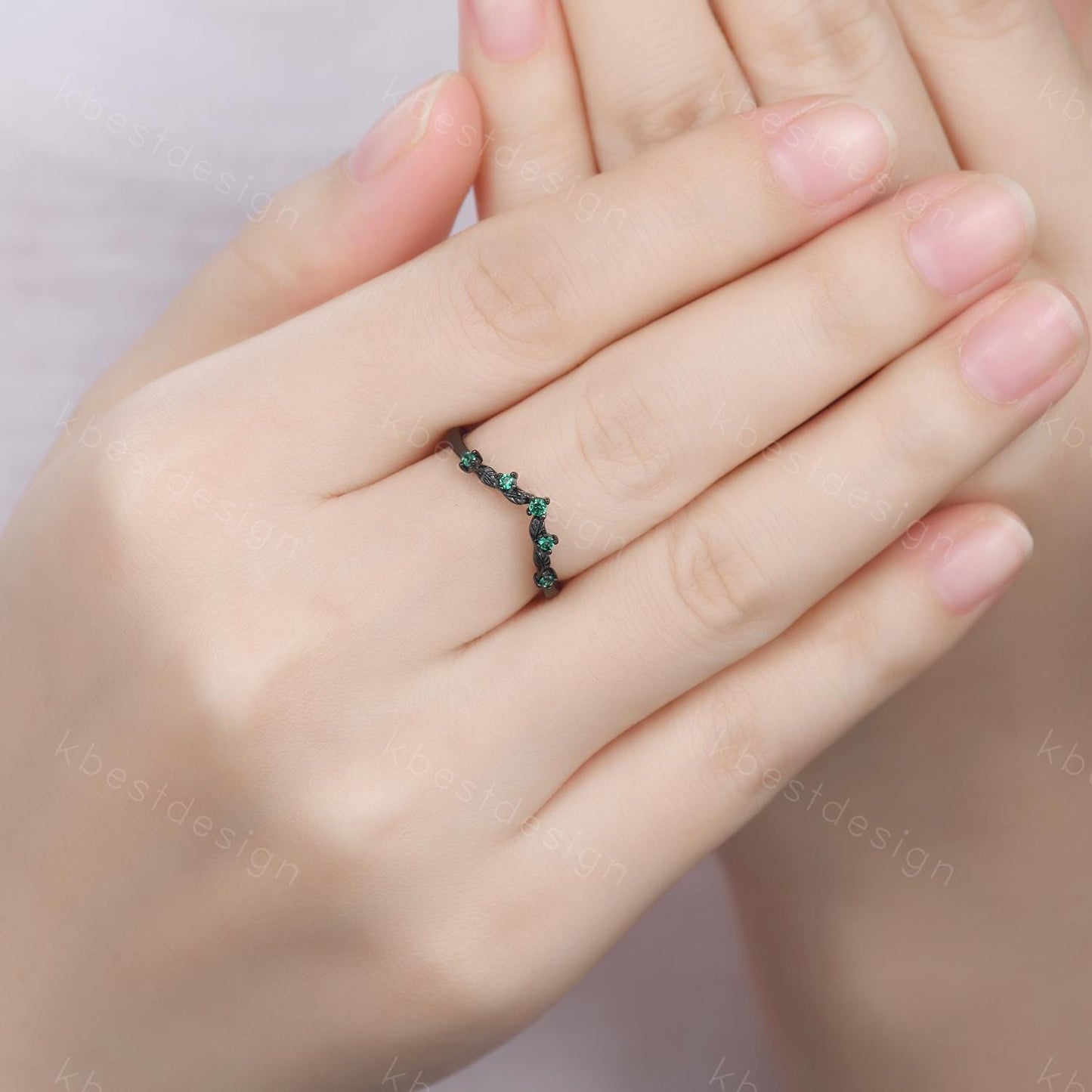 Vintage Curved Emerald Wedding Band Black Gold Stacking Band Unique Leaf Style Matching Band for Women Nature Inspired Ring Anniversary Gift
