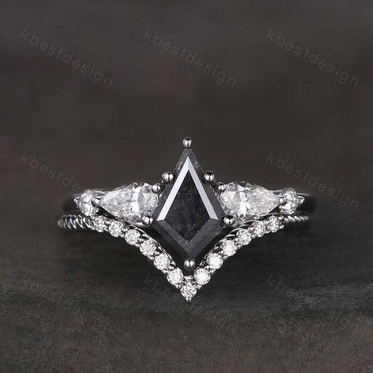 Kite cut salt and pepper diamond engagement ring set unique art deco moissanite wedding ring 14k gold ring vintage bridal wedding ring set