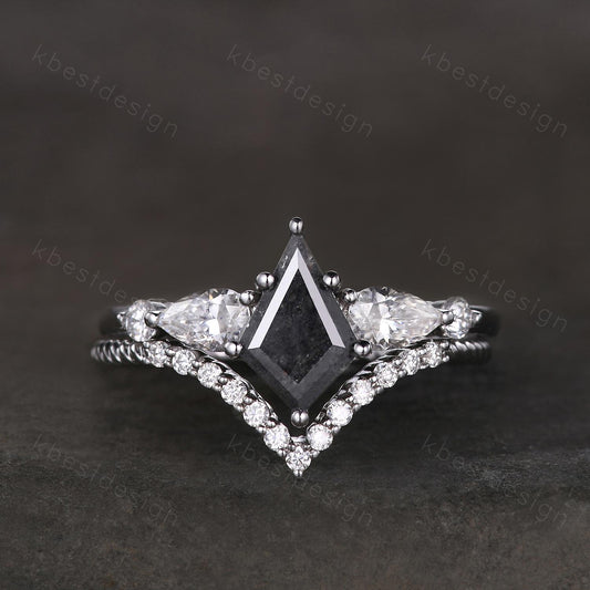 Kite cut salt and pepper diamond engagement ring set unique art deco moissanite wedding ring 14k gold ring vintage bridal wedding ring set