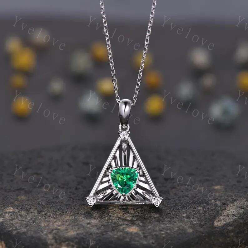 Gothic triangle cut Emerald pendant black gold unique trillion shape Green Emerald engagement necklace women retro wedding necklace gift