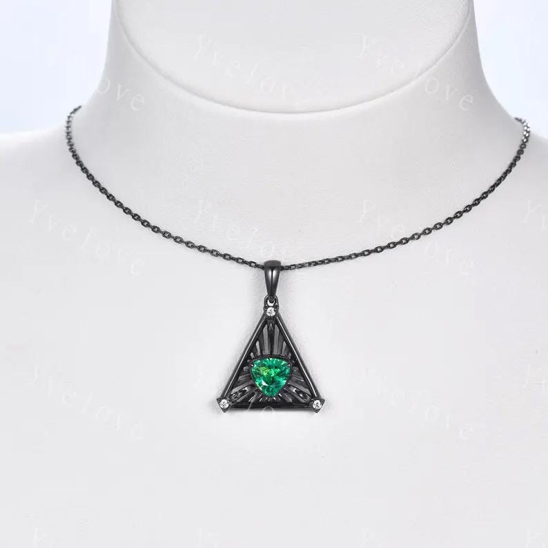 Gothic triangle cut Emerald pendant black gold unique trillion shape Green Emerald engagement necklace women retro wedding necklace gift