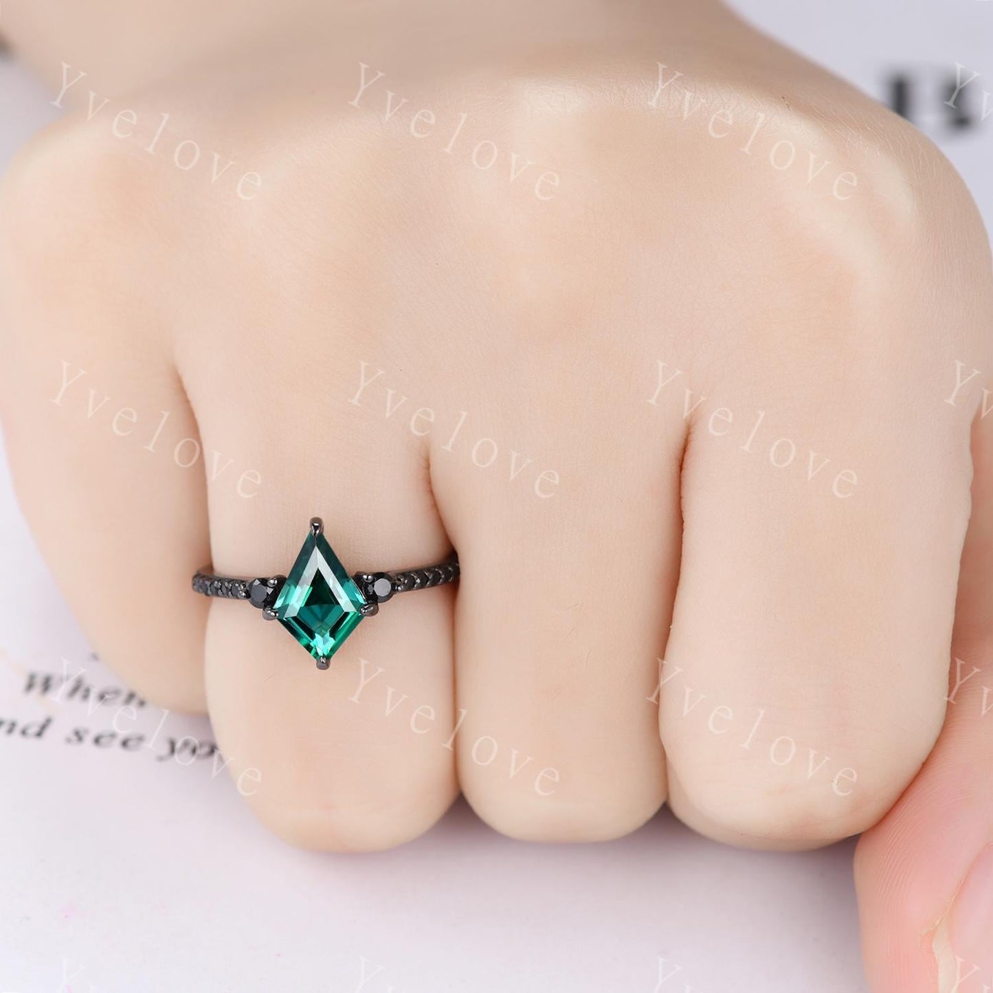 Retro Kite Cut Green Emerald Engagement Ring,Vintage Black Silver Ring Set,Unique Black Spinel Diamond Promise Ring Anniversary Birth Gift