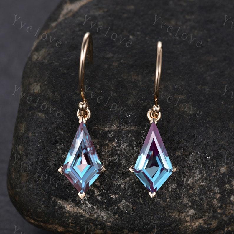 Vintage Kite cut Alexandirte earrings alexandrite jewelry unique earrings women art deco earring anniversary gift for her Birthday Gift