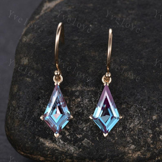 Vintage Kite cut Alexandirte earrings alexandrite jewelry unique earrings women art deco earring anniversary gift for her Birthday Gift