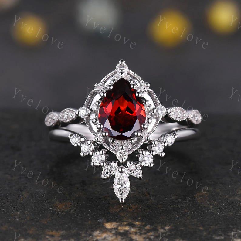 Vintage Red Garnet Engagement Ring,Pear Shape Red Garnte Ring,14K Solid Gold Ring,Unique Women Moissanite Promise Ring For Her,Handmade Gift