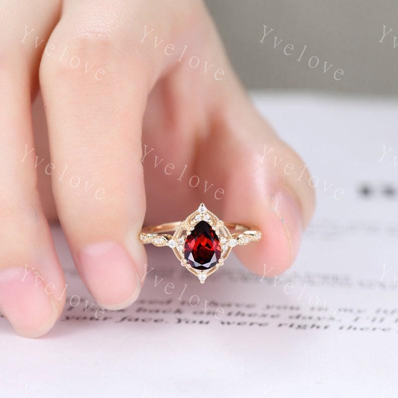 Vintage Red Garnet Engagement Ring Set,Teardrop Garnet Ring,14K Solid Gold Ring,Unique Women Moissanite Promise Ring For Her,January Gift