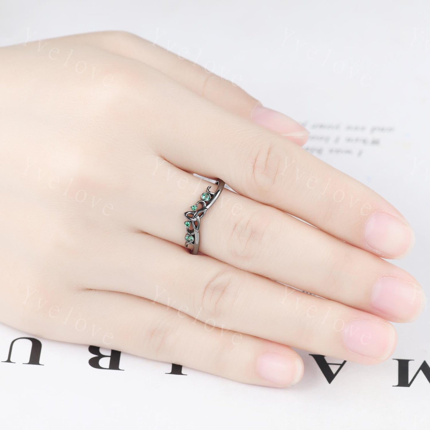 Celtic Knot Ring,Green Emerald Wedding band,Vintage Retro White Gold Ring Emerald Jewelry Stacking Matching Band Bridal Ring Gift For Her